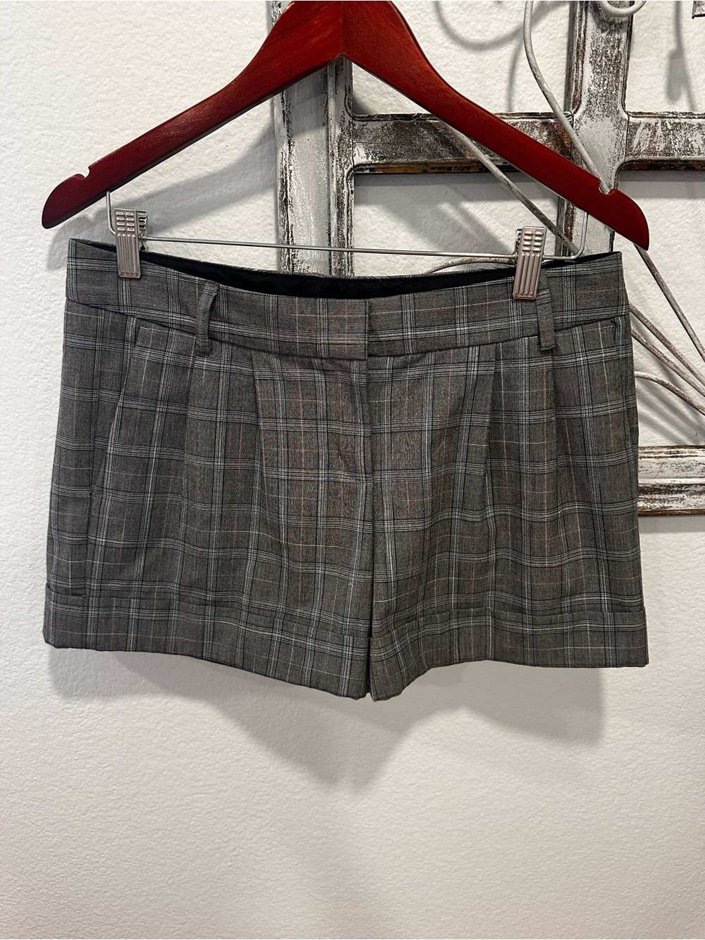 EXPRESS Gray Plaid Women’s Tailored Shorts
